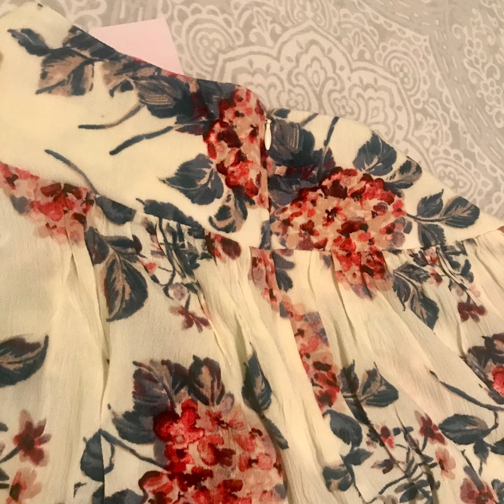 Floral Linen Shorts - Picture 3 of 3